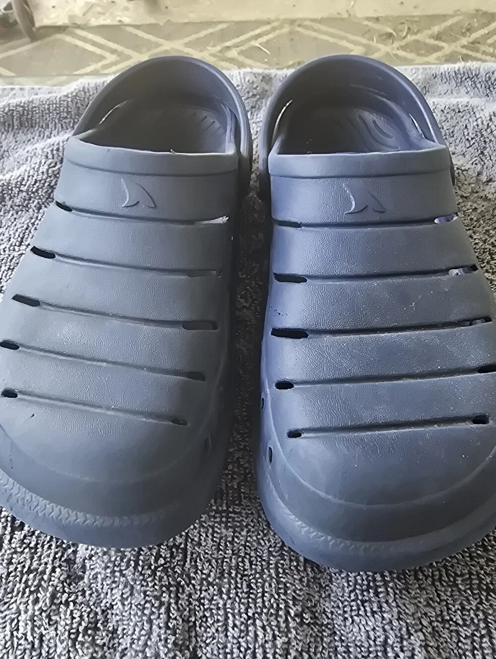 Child Size 3 Blue Foam Clog Crocs Lightweight Comfort Rugged Shark Shoes EUC